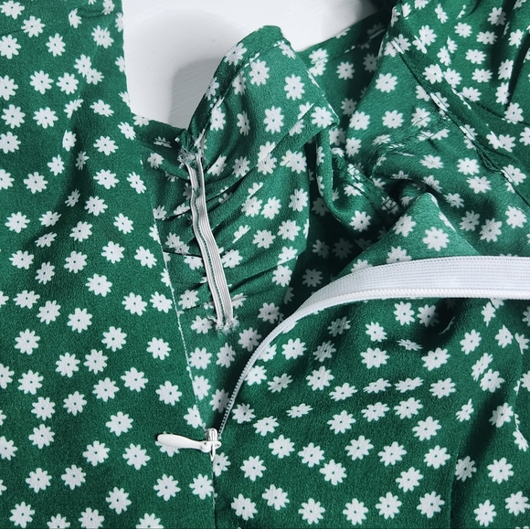 Women's XS Green Dress White Flowers Short-sleeve, Mid-Length, Unbranded - Picture 5 of 7